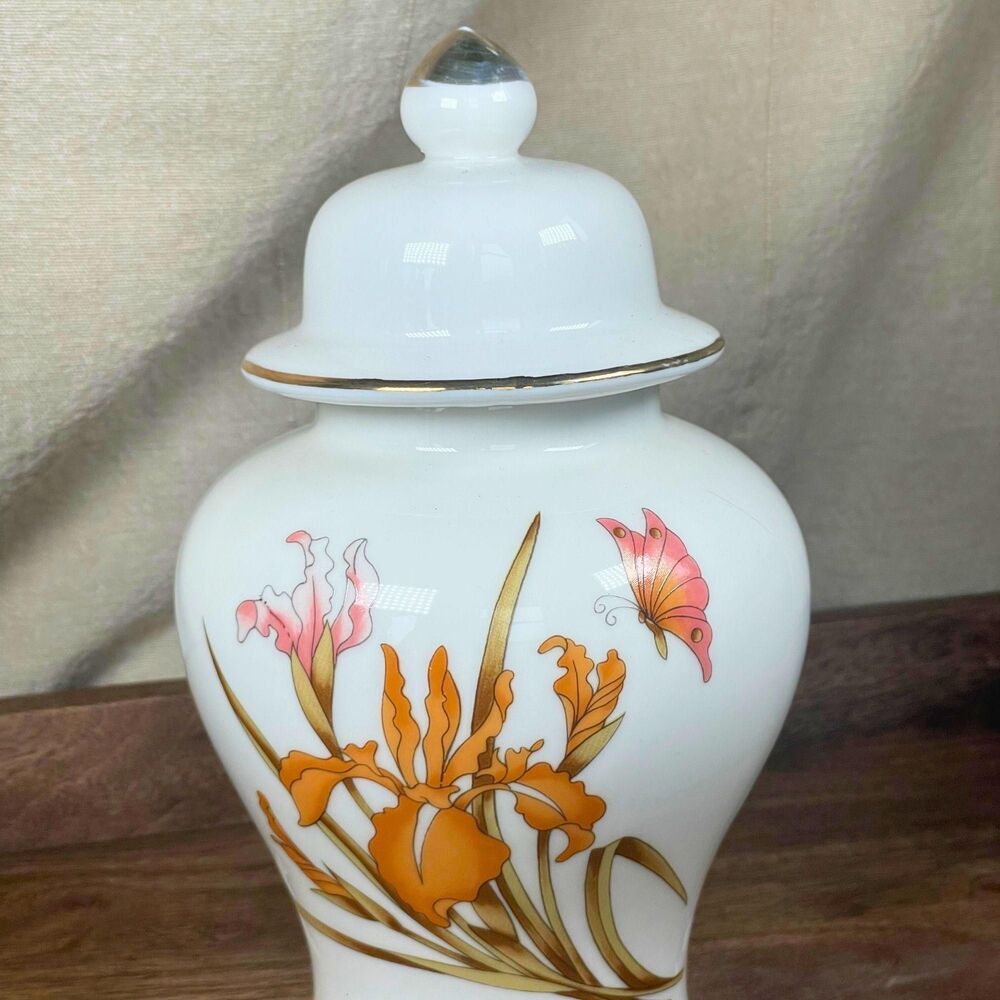 Vintage Japanese Ginger Jar – Gold & White Floral Lidded Porcelain Jar